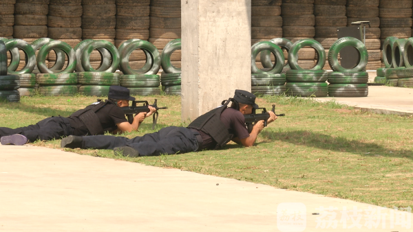 江蘇南京:感受“特警力量” 探秘現(xiàn)實(shí)中兩支反恐精英部隊(duì)(組圖) 江蘇南京:感受“特警力量” 探秘現(xiàn)實(shí)中兩支反恐精英部隊(duì)(組圖)